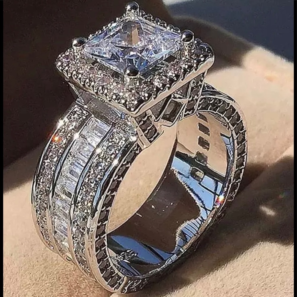 Luxury and Stylish Silver Ring for women